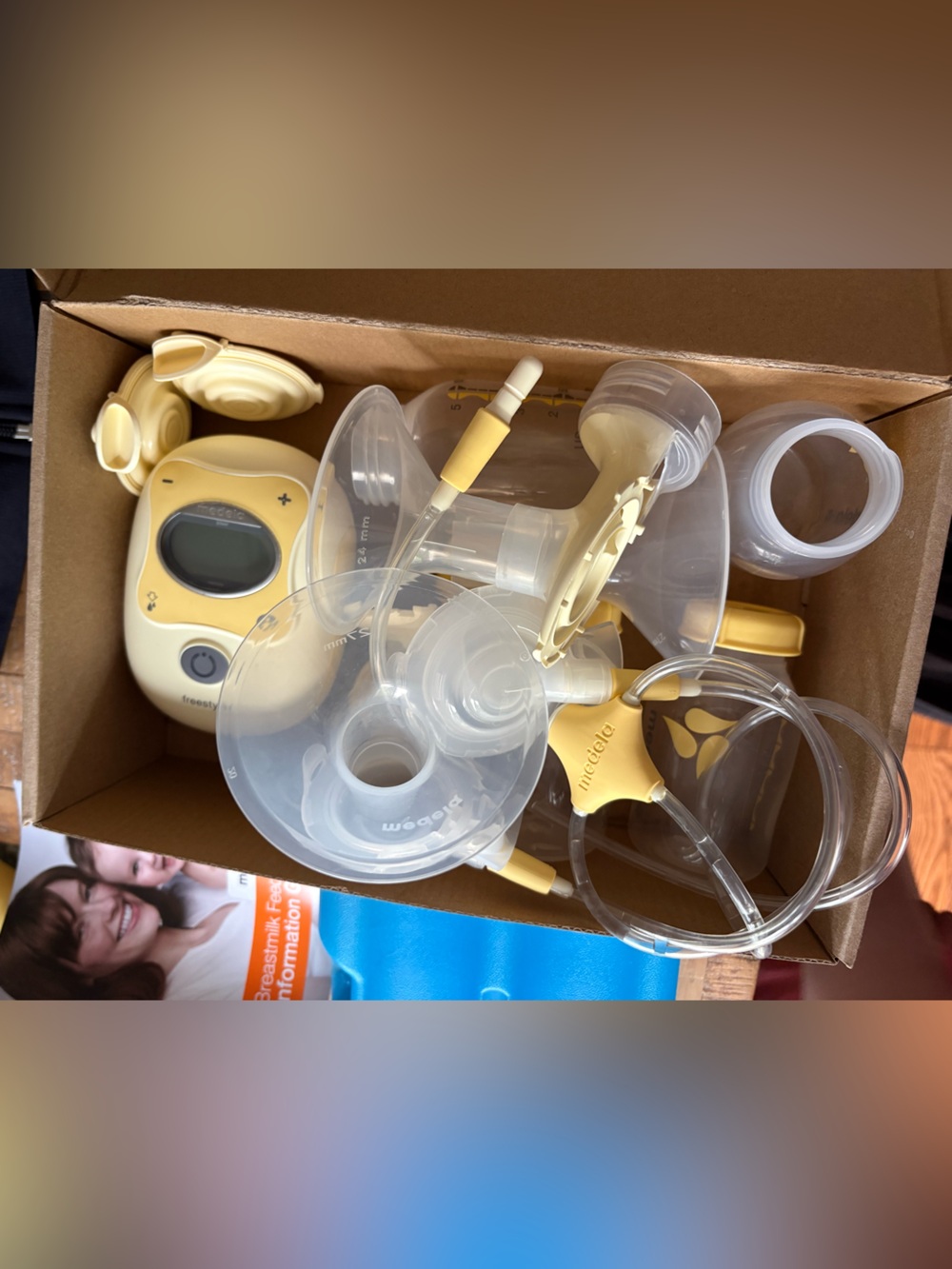 Medela Freestyle Electric Breast Pump with accessories and pumping bra (size L)